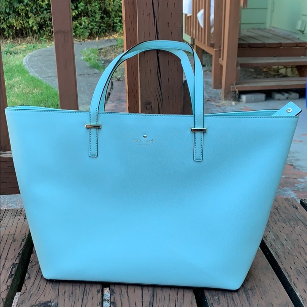 Kate Spade large tote with zip closure